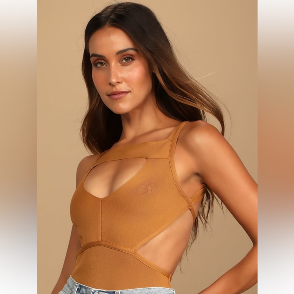 Lulu’s Camel cutout bodysuit S